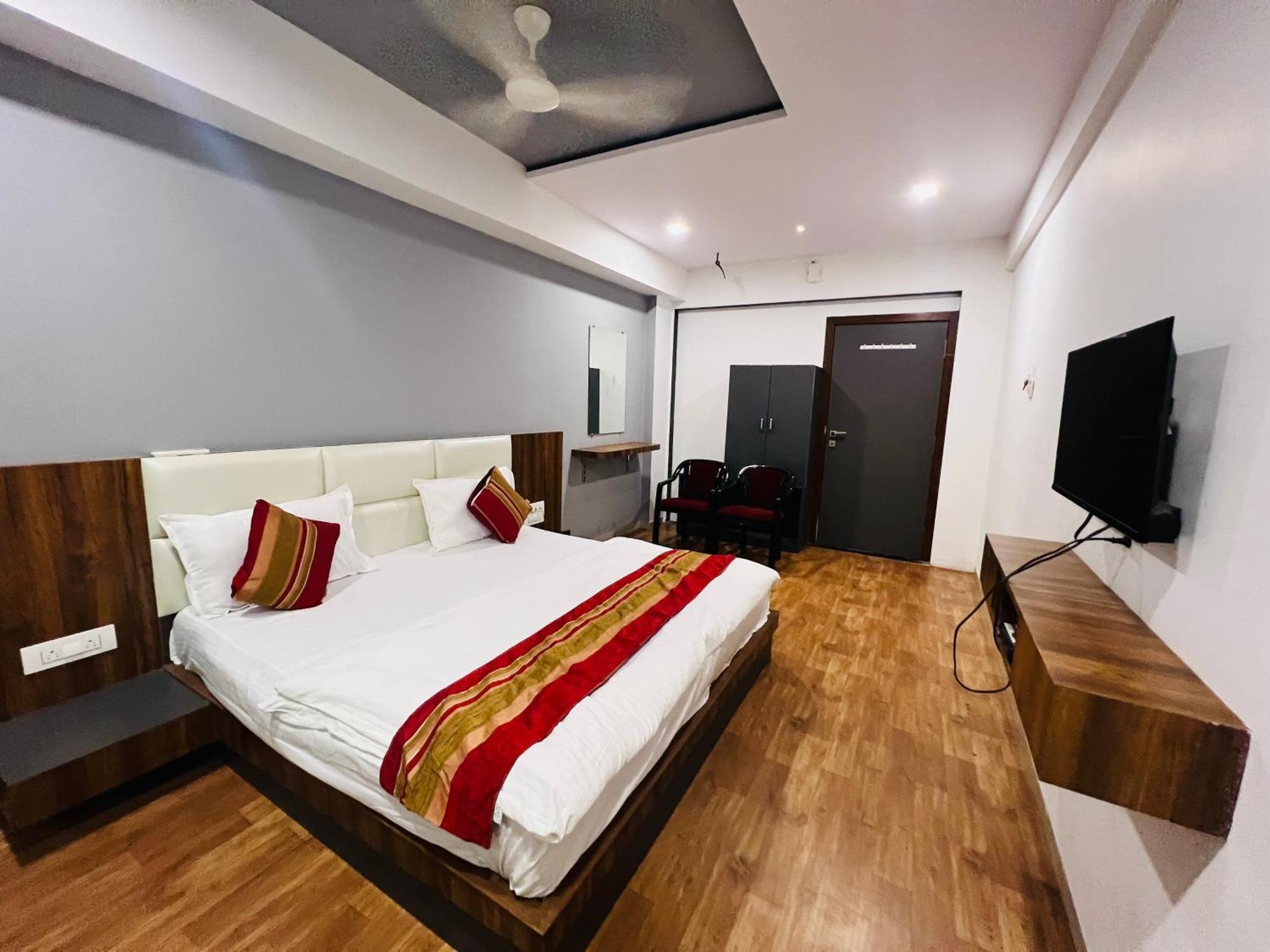 The Valentine Hotel Surat Exterior photo