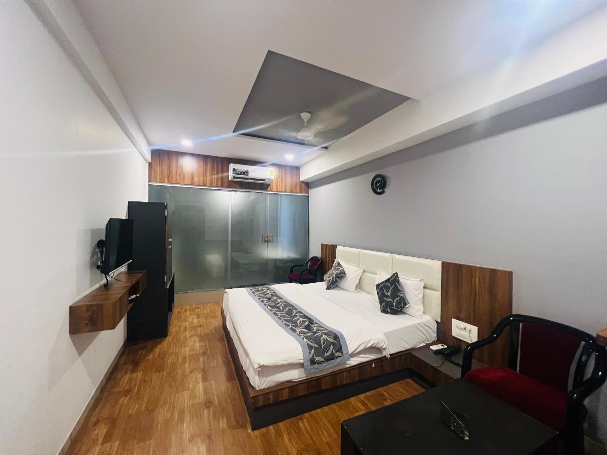 The Valentine Hotel Surat Exterior photo